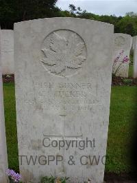 Etaples Military Cemetery - Tucker, Charles Joseph
